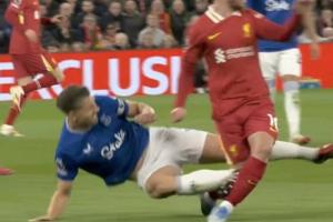 裁判公司承认误判！官方：塔科夫斯基飞铲麦卡利斯特应被红牌罚下