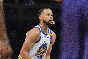 科尔：看库里打球永远不会腻 他有那份与生俱来的自信