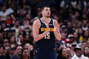 次节表现不多！约基奇半场9中7高效拿下17分5板4助 首节独得15分