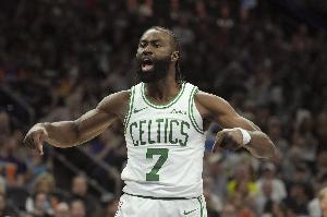 杰伦-布朗：我看皮尔斯的录像进行学习 减少依赖自己的运动能力