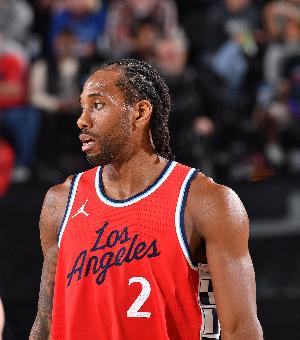 小卡明天的背靠背打不打？泰伦-卢：明天将对他进行评估