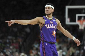 太阳本赛季胜率不足5成 布克：我们曾让球队崛起 还会再次做到的