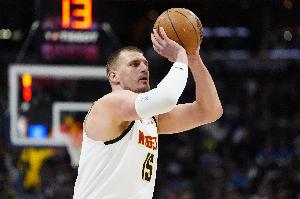 理查德-杰弗森：约基奇现在绝对是历史前20的球员 3次MVP说明一切