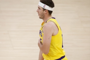 芬尼-史密斯：每个人都看得出里夫斯的巨大进步 希望他继续保持