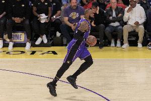 詹姆斯：我们对阵强队表现不错 打胜率低于50%的球队时表现不佳