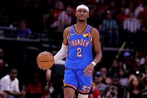 杰伦威：媒体不喜欢SGA造犯规的方式 他应获得更多上罚球线机会