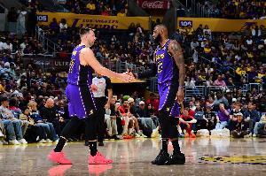 Skip：勒布朗肯定爱搭档东契奇 这样他就不用承担大的压力和期望