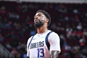 扛起进攻大旗！马绍尔上半场9中6砍下15分3篮板4助攻