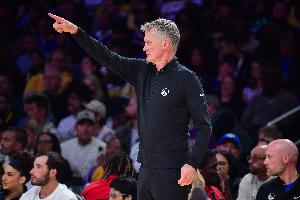 科尔谈被绝杀：并不是说我们前天在菲尼克斯是强队 昨天突然变差