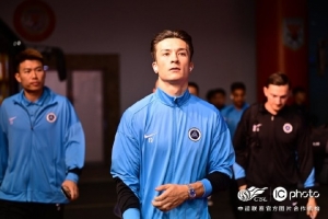 以力撼山，我们来了👊  #山东泰山vs深圳新鹏城#