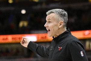 多诺万：希望所有球员都打收官战 首发的时间可能受到限制