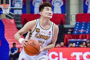 不着急慢慢来！孙铭徽复出14分钟 5中1拿到4分3板2助&正负值+12