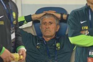 赵宇：难道塞蒂恩不应该站起来喊喊吗？ 也没见里皮一直坐着指挥