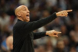 你觉得如何？克里斯蒂本赛季执教战绩27胜24负 带队最终西部第9