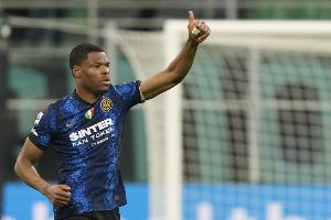 意天空：邓弗里斯踢罗马或首回合踢巴萨复出，泽林斯基需更长时间