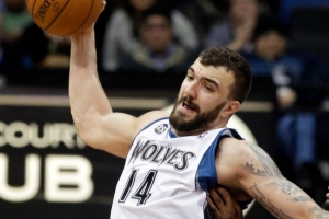 黑帮头目😨黑山警方扣押犯罪集团车辆 车主是前NBA中锋佩科维奇