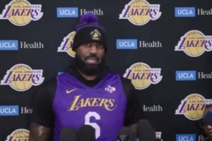 詹姆斯：季后赛对抗提升消耗身体 但整轮系列赛都要保持平稳心态