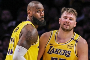 东契奇：老詹一直让我做自己 看他打球和在他身边打球太棒了😁