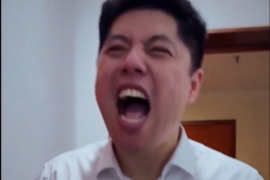 很激动！潘江走进更衣室后疯狂呐喊庆祝 鼓励球队坚持打下去