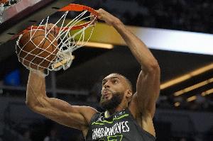 这么想打我？戈贝尔大帽老詹亮眼 贡献2分6篮板&正负值+14