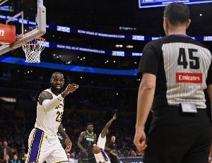 🧠詹姆斯投篮被打手为何不犯规？哈达威扣进没得分是咋回事？