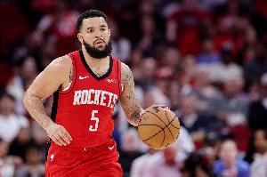 范乔丹：勇士就是紧逼持球人收缩禁区 很明显在重点针对杰伦-格林