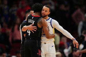 勇士95分取胜！此前他们季后赛客场得分不破百已遭遇14连败😮