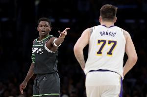 爱德华兹谈湖人主场：和丹佛相比 这里不算什么&氛围很轻松