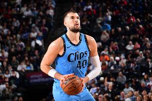 高效吃饼准两双！祖巴茨上半场6投4中砍下10分8篮板