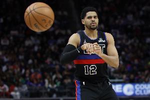 两双到手！托拜亚斯-哈里斯11中6贡献15分13板 拼下3前场板