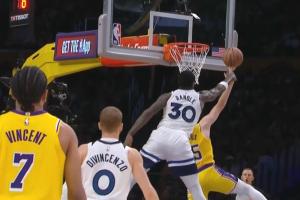 16秒挑战2次！兰德尔防守里夫斯再被吹犯规！芬奇再次挑战成功！