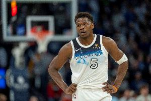 不理想！爱德华兹22投10中拿到25分6板0助攻 正负值-9