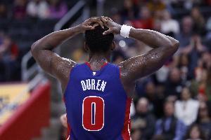 活塞尼克斯G2裁判报告：漏吹杜伦打哈特头 唐斯掩护犯规逃过判罚