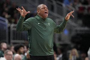 🤪雄鹿队的好消息！主教练里弗斯已成功避免3-1领先对手