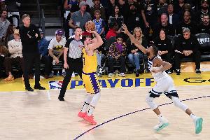 无解单挑！东契奇半场高效10中6轰下22分5板5助！