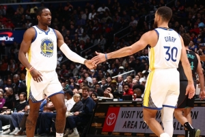 库里：无论库明加打多久他都得做好准备 不能上场对他是个挑战