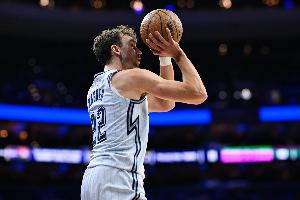 系列赛三分13仅中2！小瓦格纳：不知道说啥 就是投不进啊