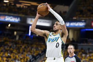 霍里：哈利伯顿的投篮姿势很丑 让他走左路他都得不了分