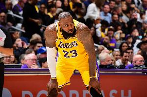 詹姆斯：我们都需要打得更好 我们仍然相信海斯😳