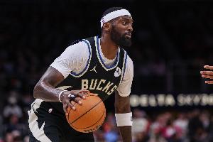 外线始终没投开！波蒂斯13中5&三分4中0拿到10分8板3助 正负值+15