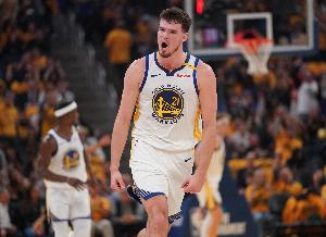 波斯特今日抢下12篮板 NBA生涯新高 同时也是首次篮板上双