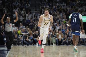 湖狼G4最后两分钟裁判报告：漏判东契奇被麦丹绊倒 本应获得2罚