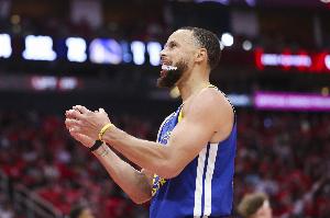 比耶嘲讽狄龙！勇记统计：这是库里生涯第六次季后赛技术犯规