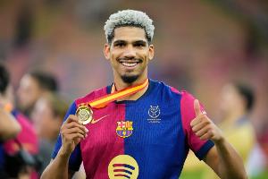 每体：拜仁再次对巴萨中卫阿劳霍产生兴趣，解约金6500万欧元