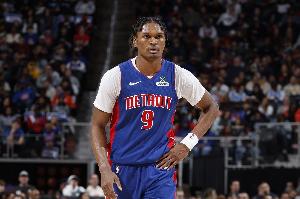 攻守兼备！奥萨尔半场6中4拿到10分3板2帽 但罚球6中2