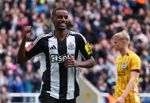 默森：如果阿森纳签下伊萨克，他们将领先10分的优势赢得联赛冠军