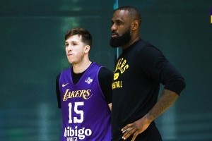 背水一战😤 湖人官方晒训练照：回到主场 回归工作