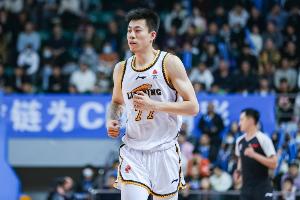 不理想！张镇麟常规赛场均13.3分 季后赛场均7.8分