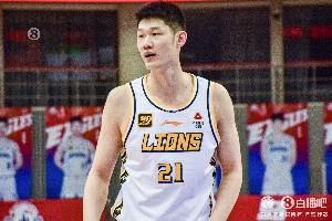 稳定输出！胡金秋首节5中3拿到6分1篮板