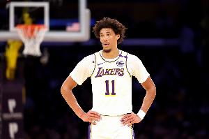 海斯：我在防守端进步了很多 我证明了自己能适应高水平比赛